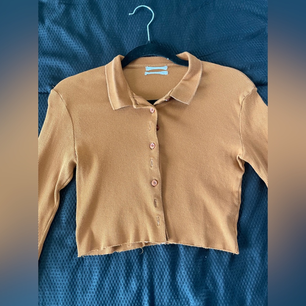 Buttoned long sleeve